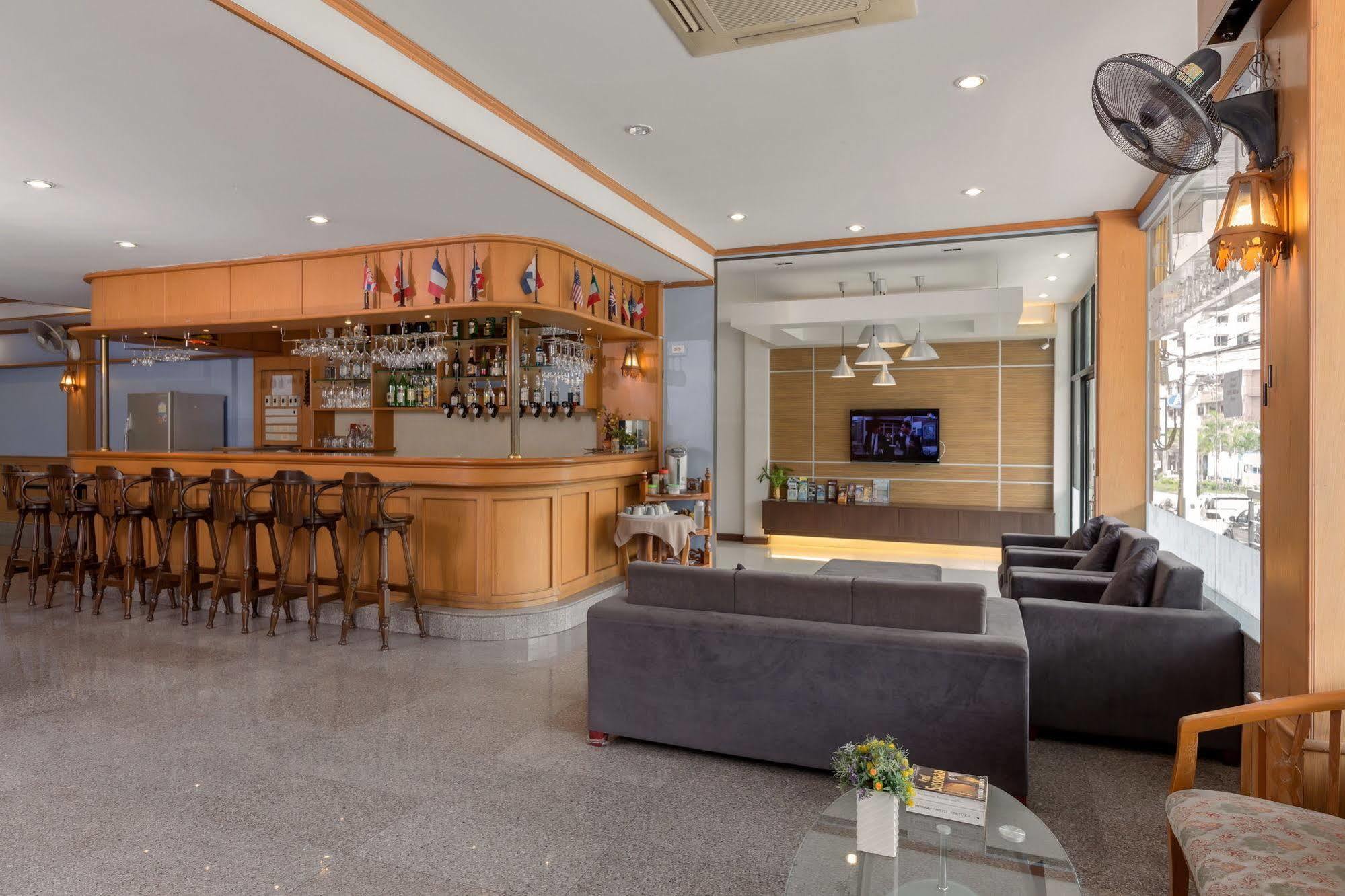 Seven Oaks Inn Jomtien Exterior foto