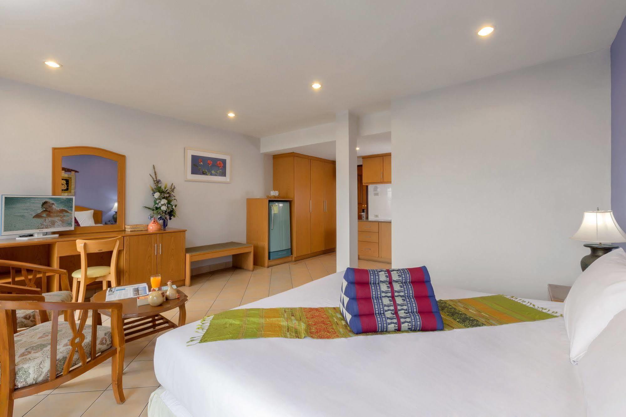 Seven Oaks Inn Jomtien Exterior foto