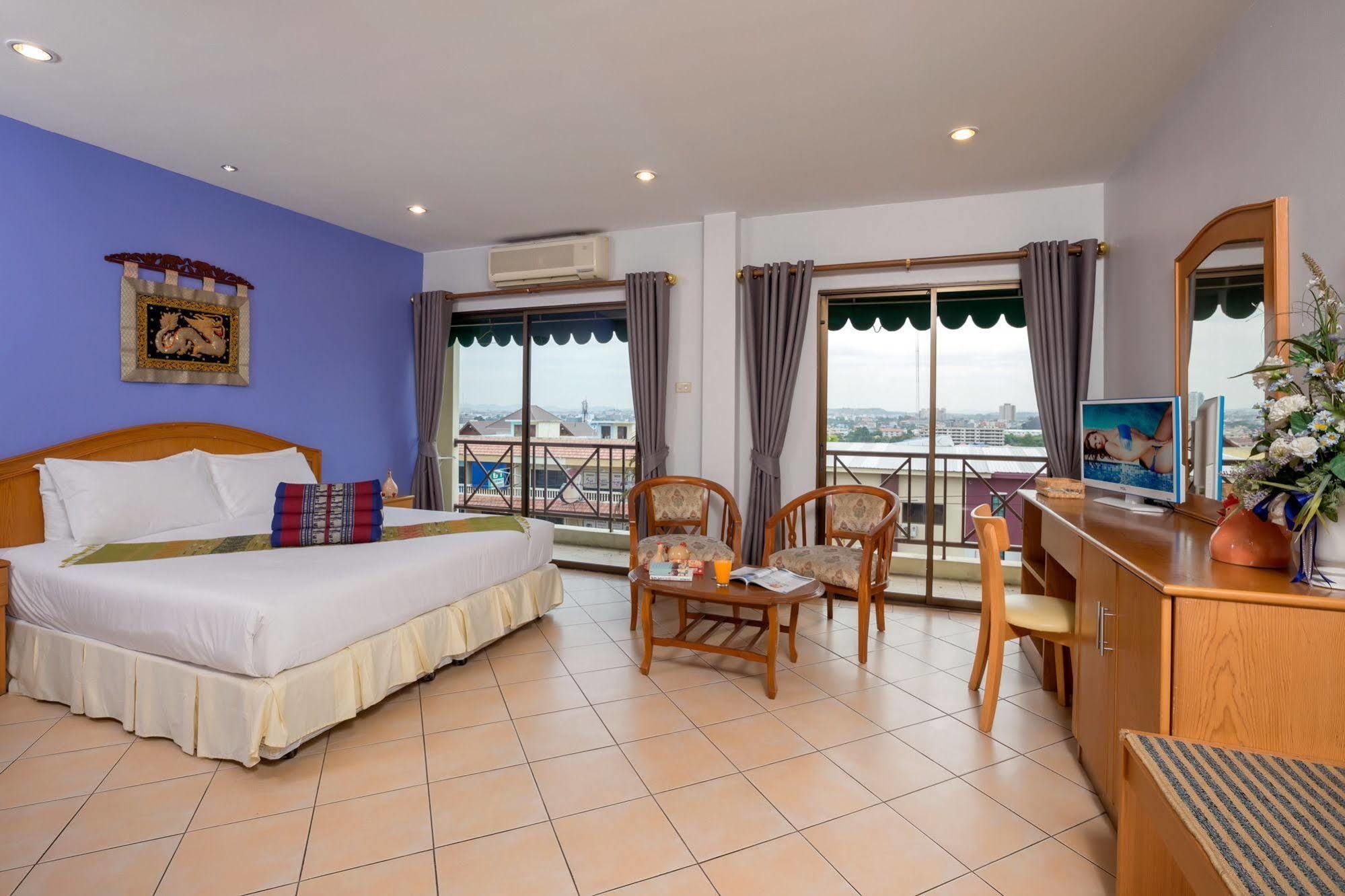Seven Oaks Inn Jomtien Exterior foto