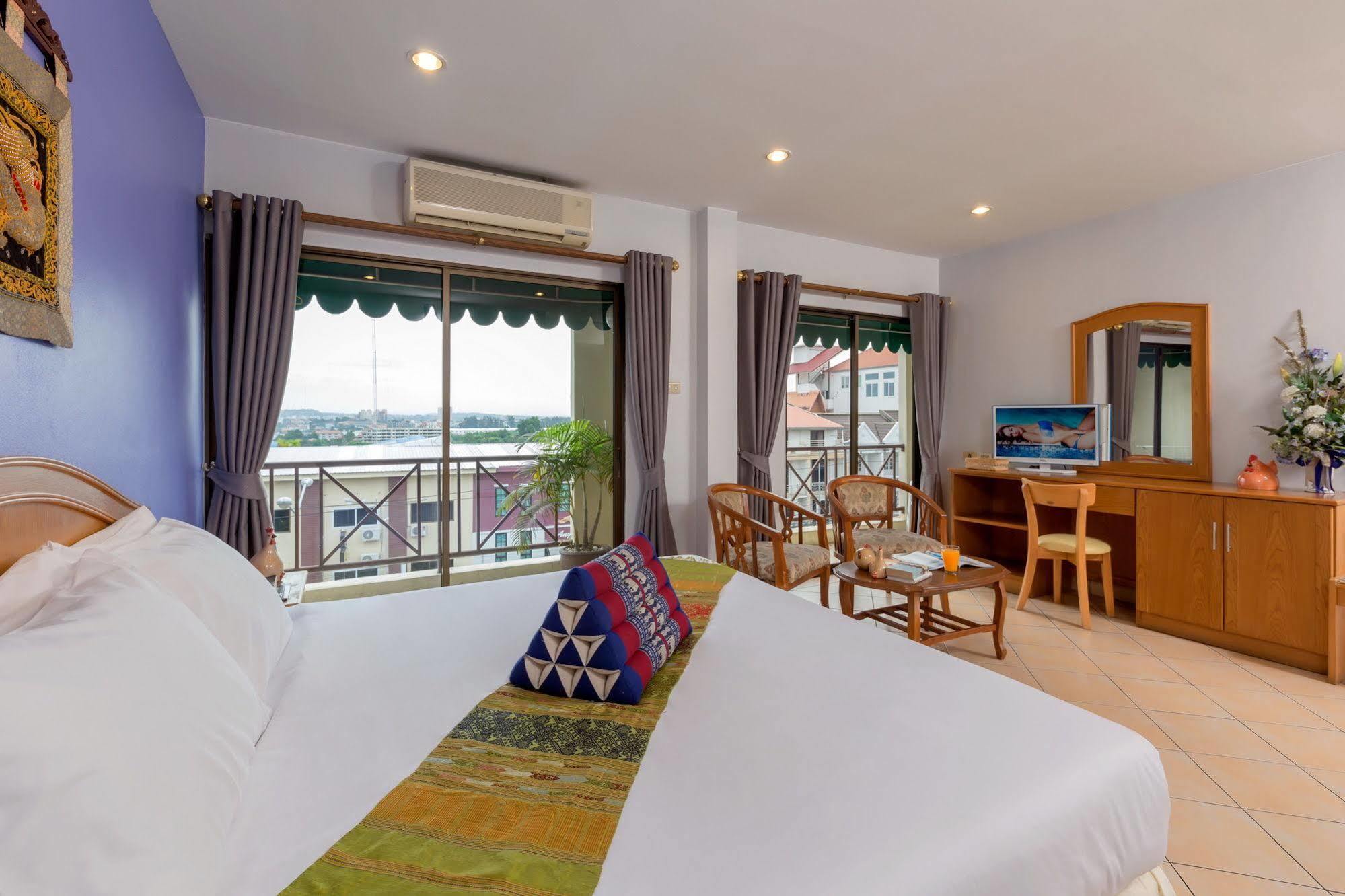 Seven Oaks Inn Jomtien Exterior foto