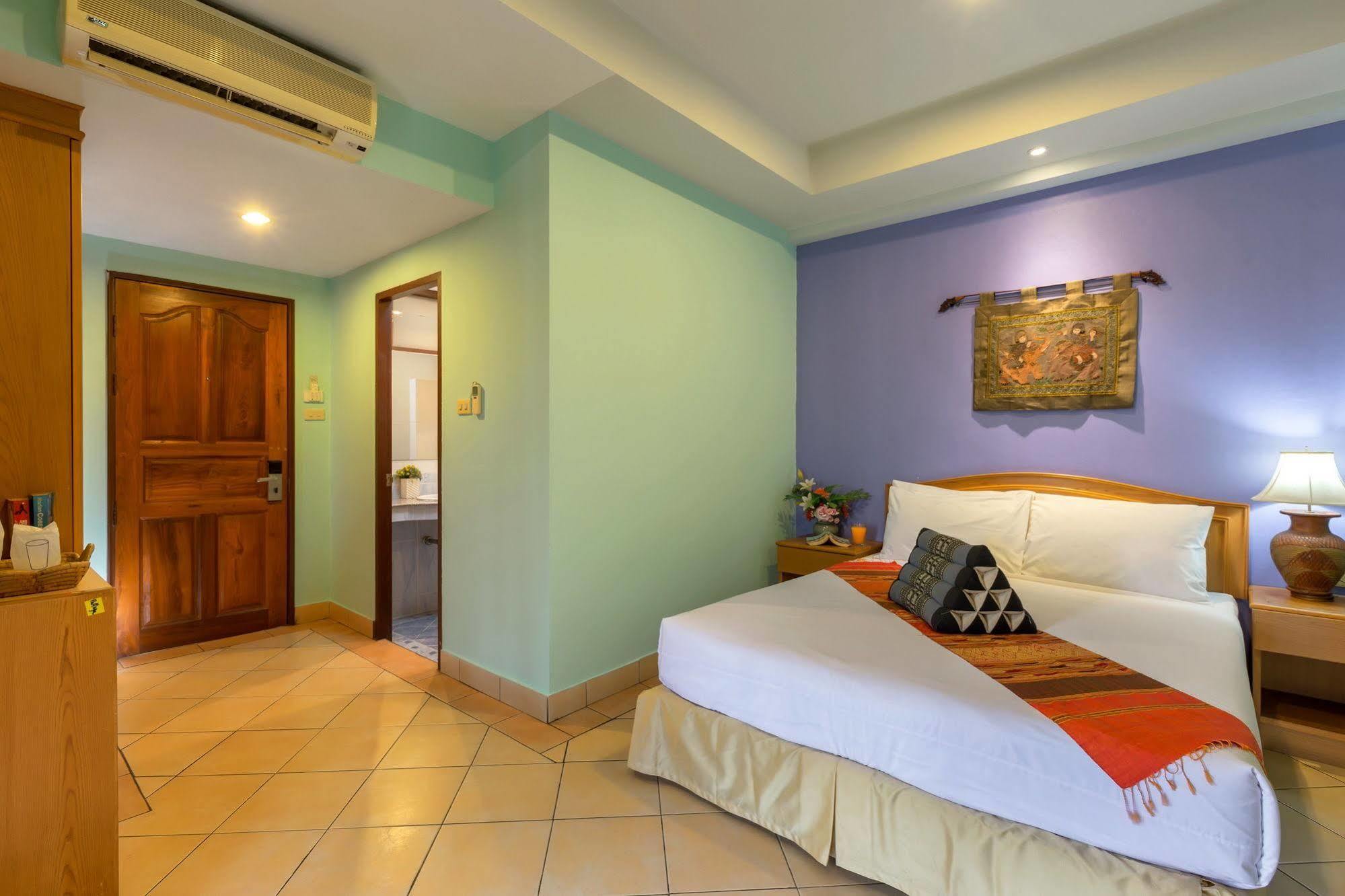 Seven Oaks Inn Jomtien Exterior foto