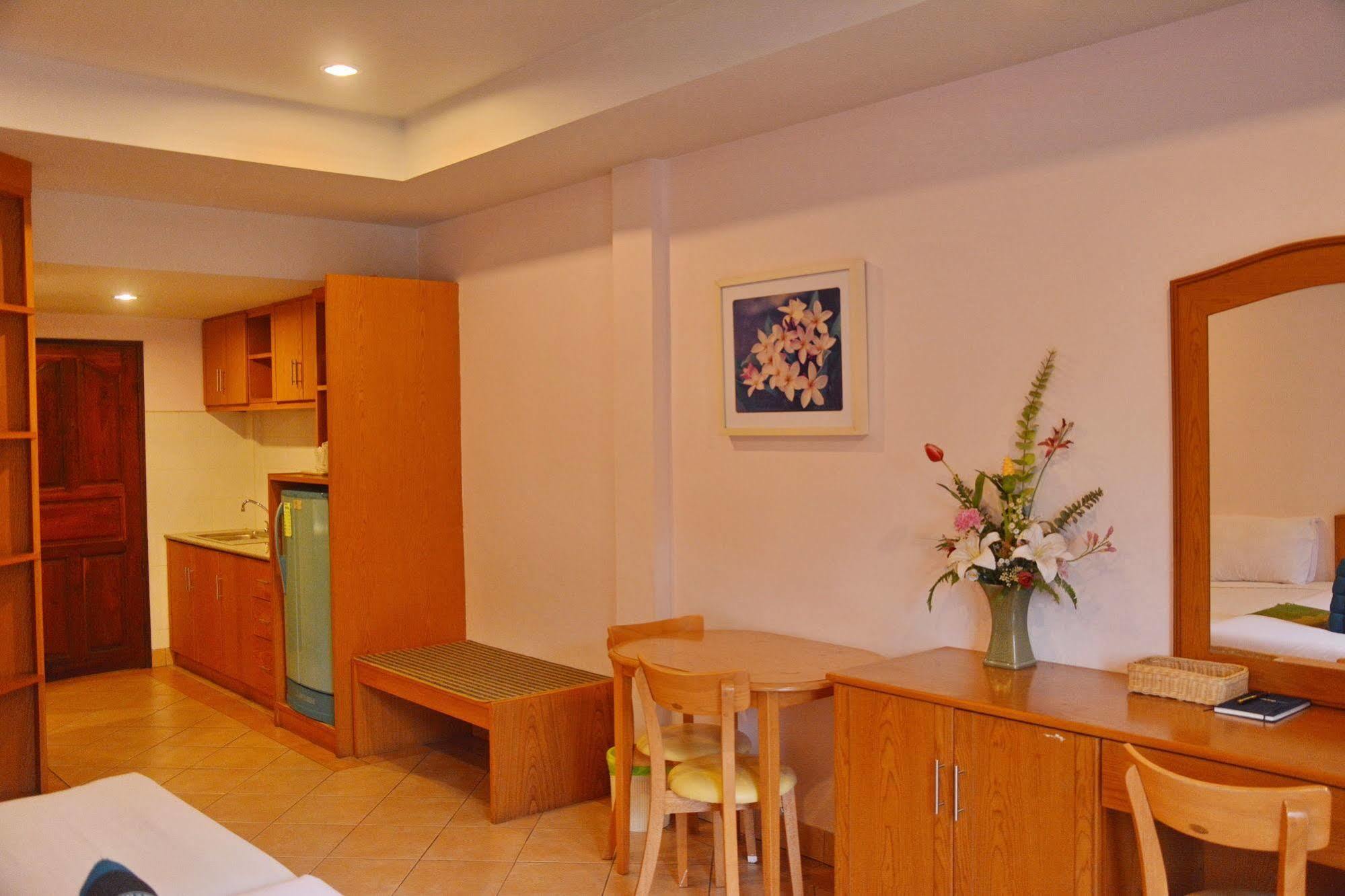 Seven Oaks Inn Jomtien Exterior foto