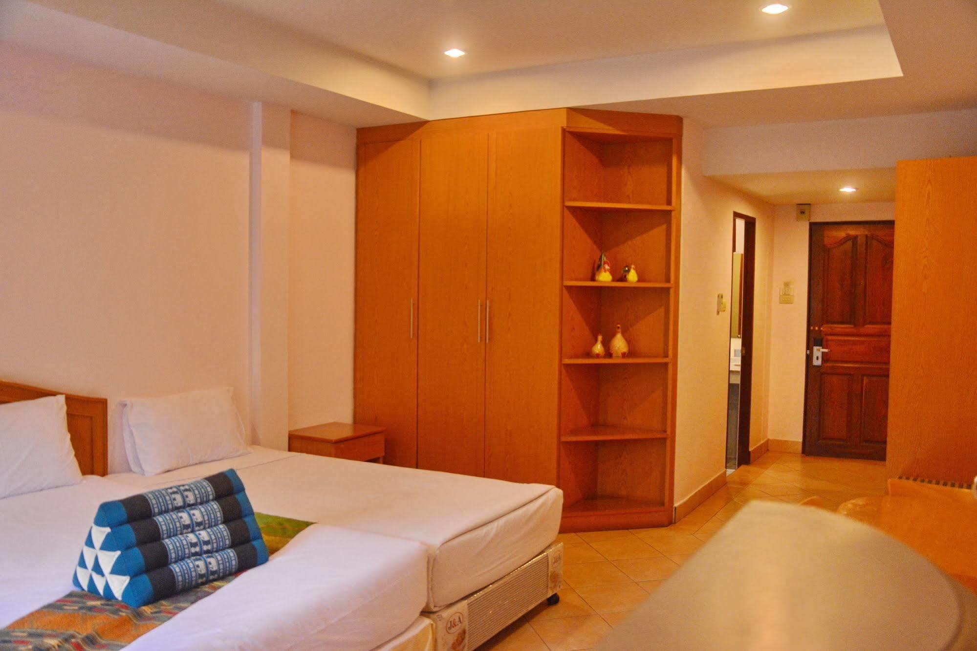Seven Oaks Inn Jomtien Exterior foto