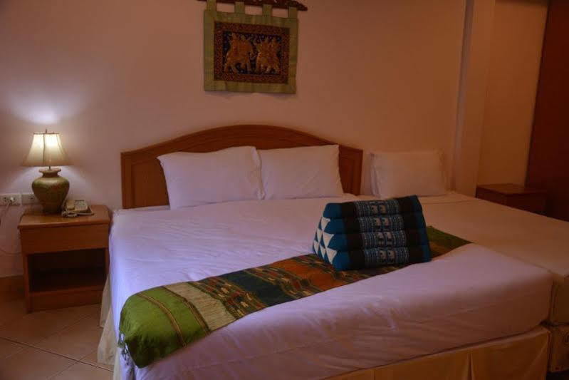 Seven Oaks Inn Jomtien Exterior foto
